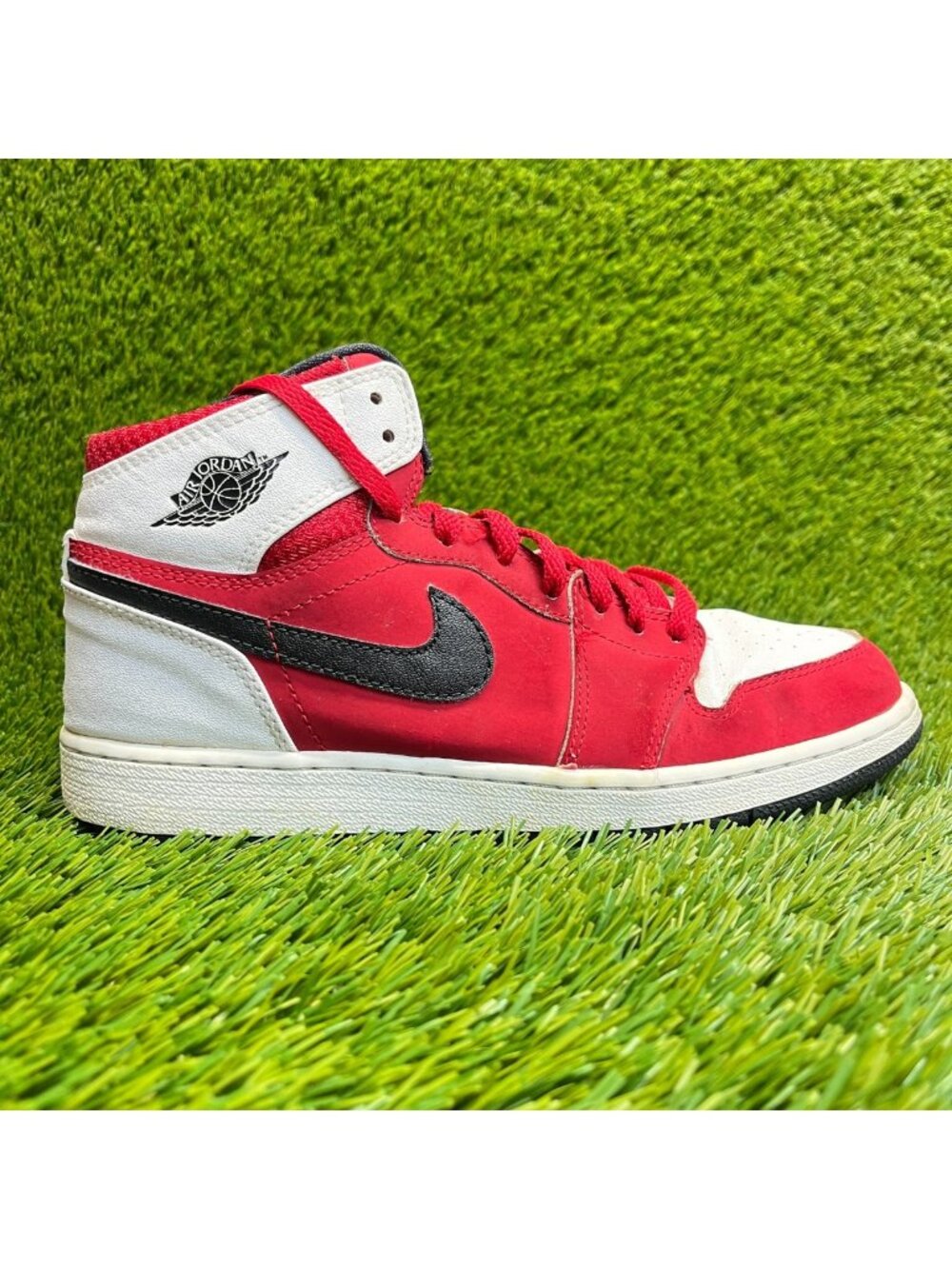 Nike Air Jordan 1 Retro Boys Size 6.5Y Red White Walking Leather Shoes Sneakers